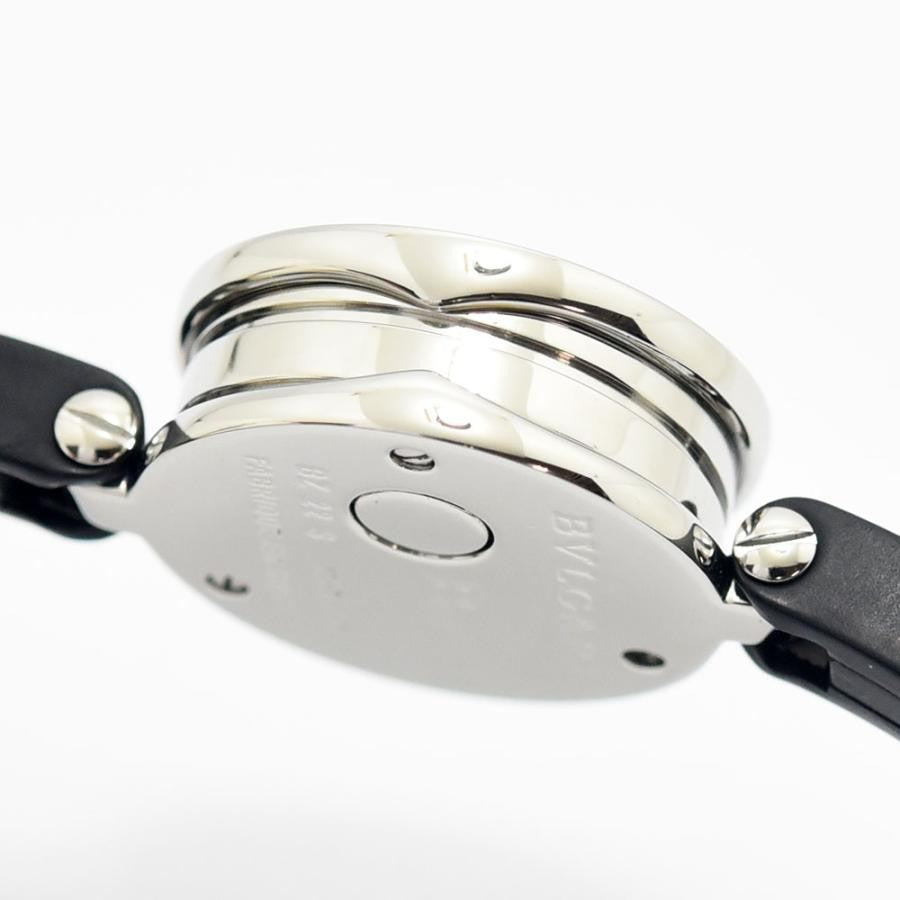 VINTAGE WATCHES FASHIONのBVLGARI B.zero1レディース腕時計。ステンレス製ケースの背面とブラックストラップの接続部。