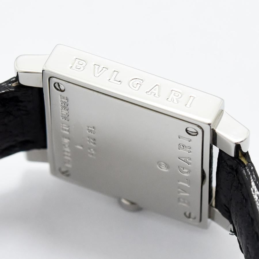 VINTAGE WATCHES FASHION ブルガリのスクエアフェイス腕時計。ブラックレザーベルト、シルバーケース。洗練されたデザイン。