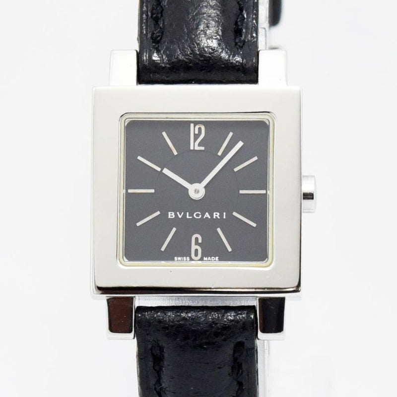 VINTAGE WATCHES FASHION ブルガリのスクエアフェイス腕時計。ブラック文字盤、シルバーインデックス、ブラックレザーベルト。