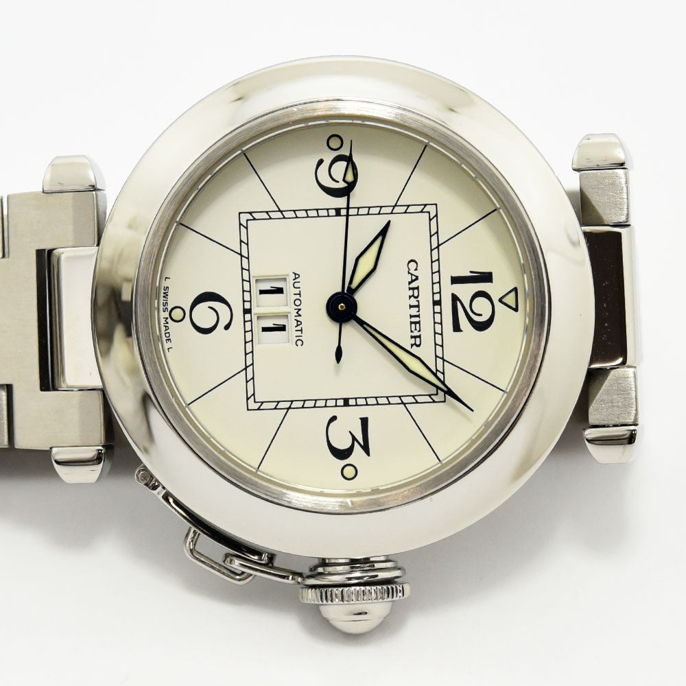 VINTAGE WATCHES FASHIONのカルティエ パシャ オートマティック。ステンレス製の丸型ケースとアラビア数字が特徴の洗練された高級腕時計。