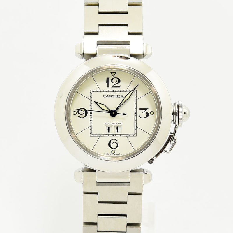 VINTAGE WATCHES FASHIONのカルティエ パシャ オートマティック ステンレススティール製腕時計。アイコニックな丸型ケースとチェーン付きリューズが特徴。