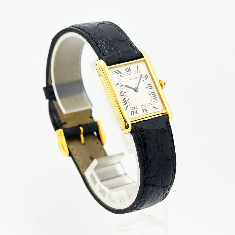 VINTAGE WATCHES FASHIONのCartier Tank Louis Cartier 18Kイエローゴールド腕時計。ブラックのアリゲーターレザーベルトとローマ数字の文字盤が特徴。