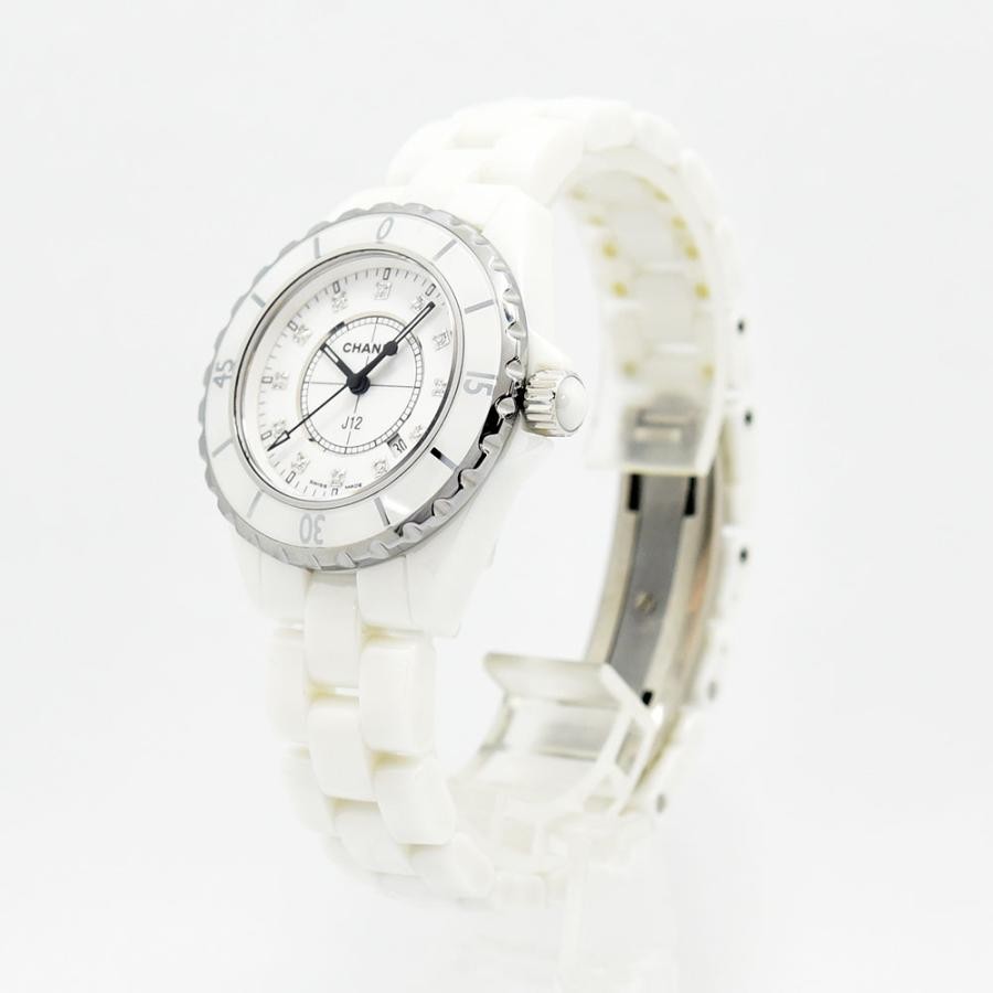VINTAGE WATCHES FASHIONのCHANEL J12ホワイトセラミック腕時計。ダイヤモンドが輝く文字盤と洗練された白いハイテクセラミックベルトが特徴の高級タイムピース。