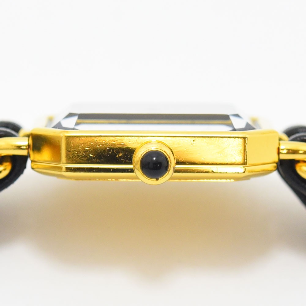 VINTAGE WATCHES FASHIONのゴールドチェーンとブラックレザーのシャネルプルミエールウォッチ。ブラックの文字盤とゴールドトーンのケースが特徴です。