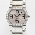 VINTAGE WATCHES FASHIONのダイヤモンドベゼルレディースウォッチ。シルバーカラーのステンレススチール製。アラビア数字インデックスと日付表示付き。