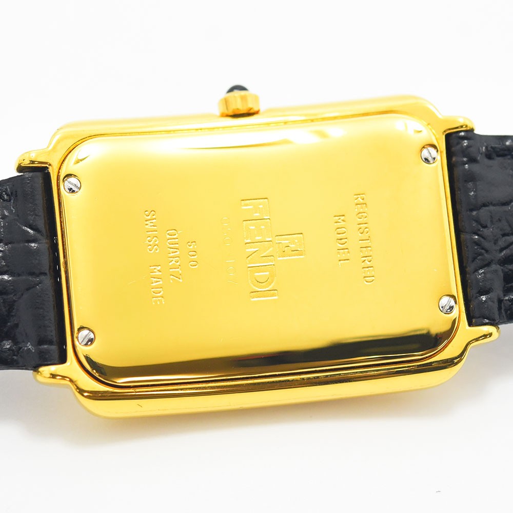 VINTAGE WATCHES FASHIONのFENDIヴィンテージウォッチ、ゴールドのレクタンギュラーケース裏蓋とブラックのクロコ型押しレザーベルト