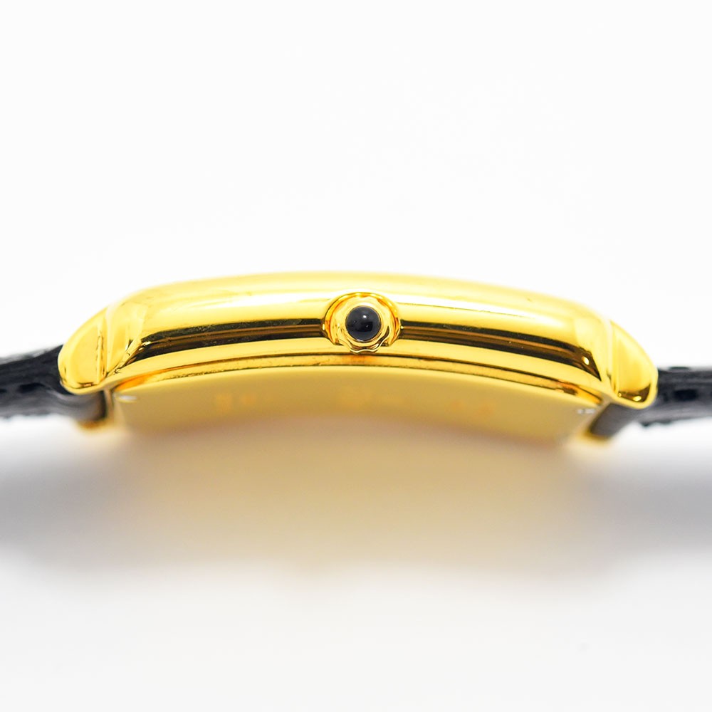VINTAGE WATCHES FASHIONのFENDIヴィンテージウォッチ、ゴールドのレクタンギュラーケース側面とリューズ