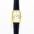 VINTAGE WATCHES FASHIONのFENDIヴィンテージ腕時計。ゴールドのレクタングルケースにホワイトの文字盤、ブラックのクロコ型押しレザーベルトが特徴。