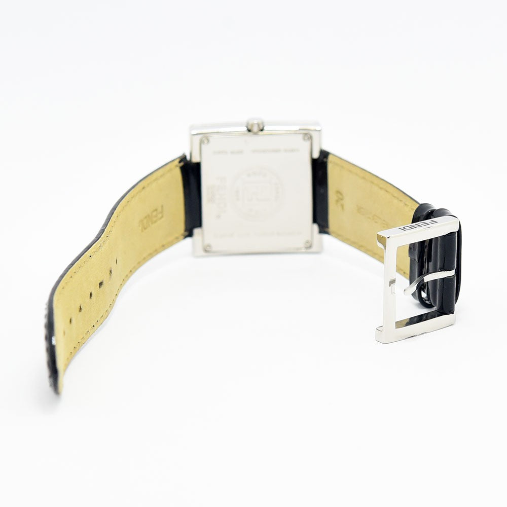 VINTAGE WATCHES FASHIONのFENDIスクエアウォッチ。ブラックレザーベルトとシルバーケースの背面、バックル部分のディテール。