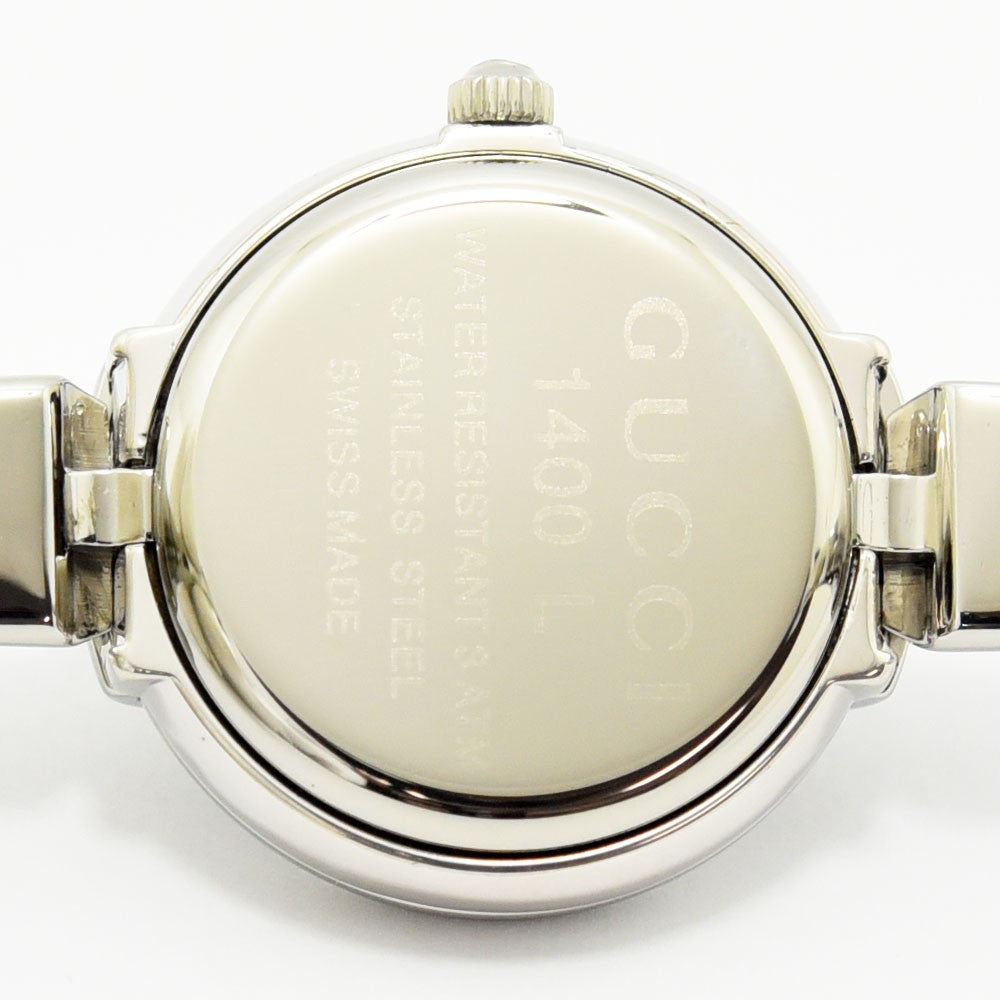 VINTAGE WATCHES FASHIONのGucci 1400Lレディース腕時計の裏蓋。ステンレススチール製のケースバックにブランドロゴとモデル名が刻印された詳細ビュー。