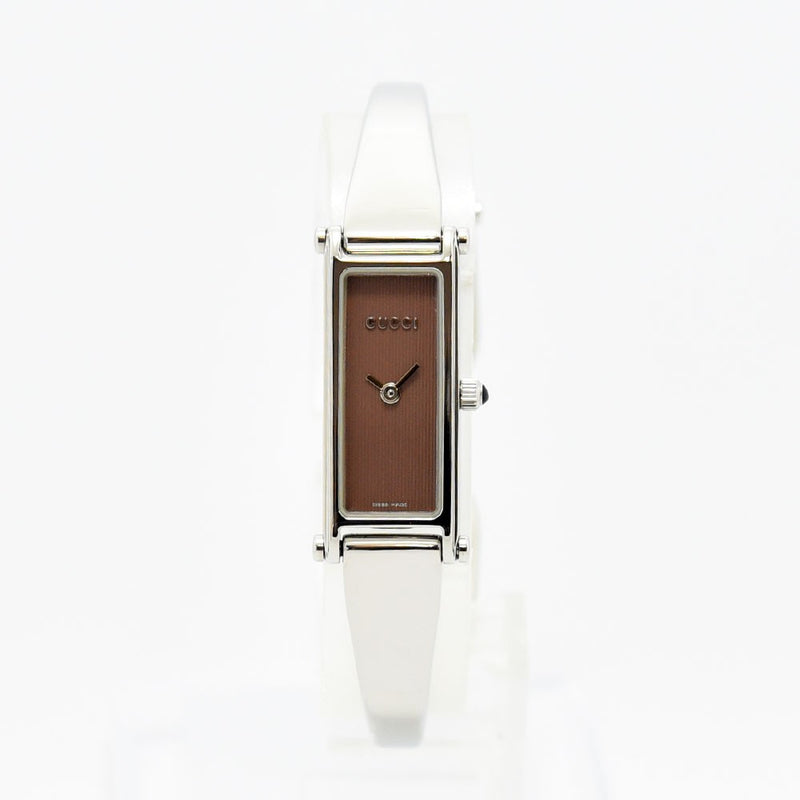 VINTAGE WATCHES FASHIONのGucci 1500Lレディースウォッチ。ブラウン文字盤とシルバーのステンレススチール製バングルが特徴の洗練された長方形腕時計。