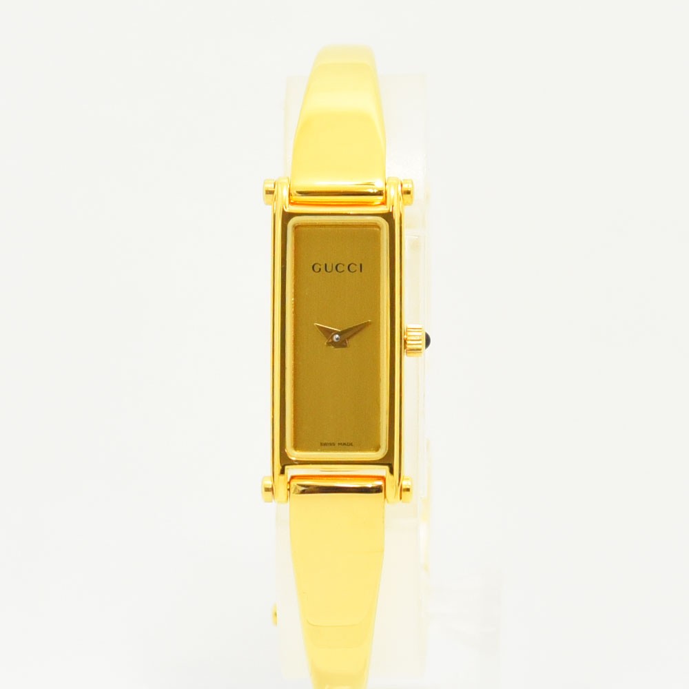 VINTAGE WATCHES FASHIONのGUCCI 1500Lレディースバングルウォッチ。ゴールドカラーの長方形ケースとステンレススチール製ブレスレットが特徴のミニマルでエレガントな腕時計。