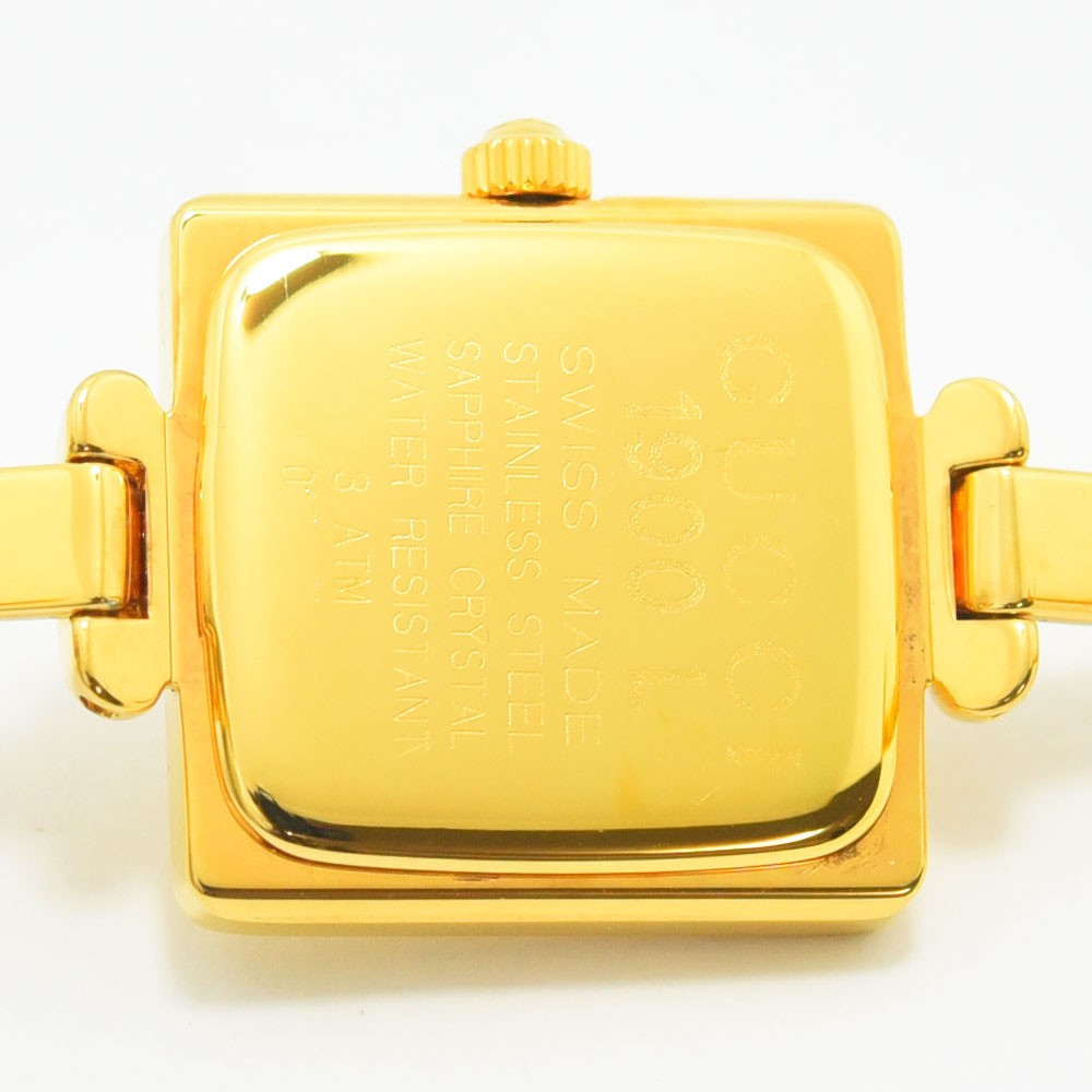 VINTAGE WATCHES FASHIONのGUCCI 1900Lレディースウォッチ、ゴールドトーンのスクエアケース裏蓋詳細