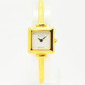 VINTAGE WATCHES FASHIONのGUCCI 1900Lレディースバングルウォッチ。ゴールドトーンのスクエアケースとスリムなブレスレットが特徴の洗練された腕時計。