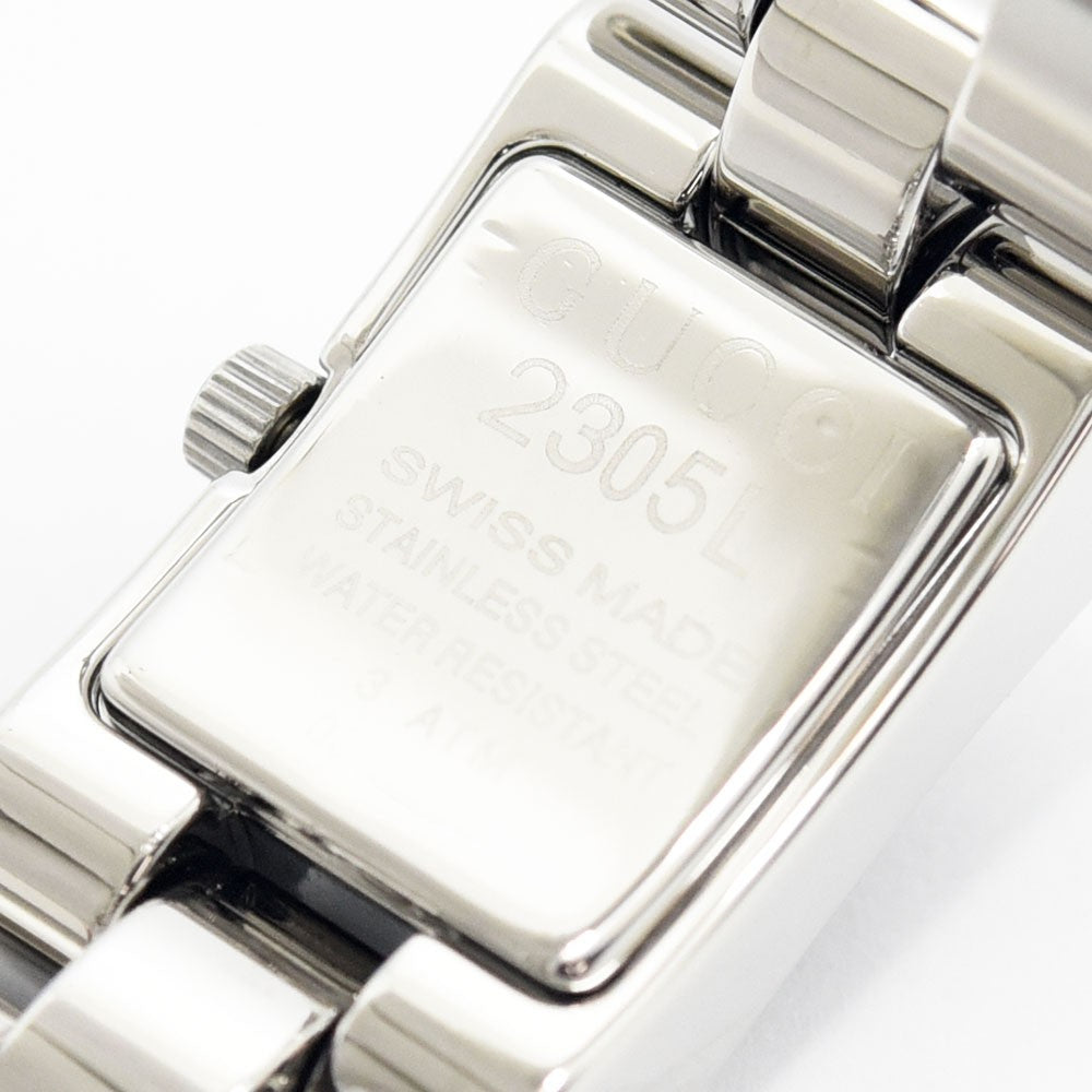 VINTAGE WATCHES FASHIONのGucci 2305Lレディース腕時計の裏蓋。ステンレススチール製の刻印が施されたクローズアップ。