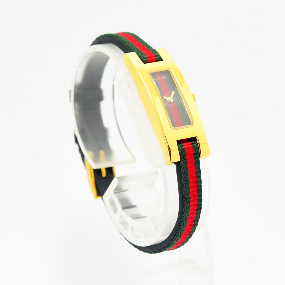 VINTAGE WATCHES FASHIONのGUCCI 3900Lレディース腕時計。ゴールドの長方形ケースにウェブストライプが施されたエレガントなデザイン。