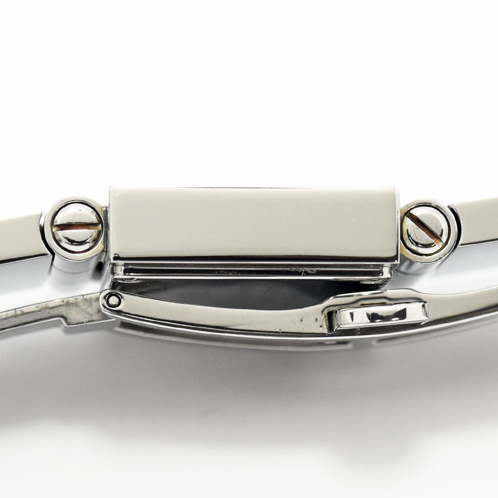 VINTAGE WATCHES FASHIONのGUCCI 600Lレディースウォッチ、シルバーのステンレススチール製バックルとケースのクローズアップ