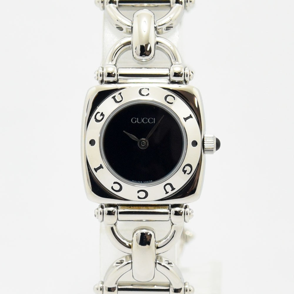 VINTAGE WATCHES FASHIONのGUCCI 6400Lレディース腕時計。シルバーのステンレススチール製で、ロゴ入りベゼルとブラック文字盤が特徴的。