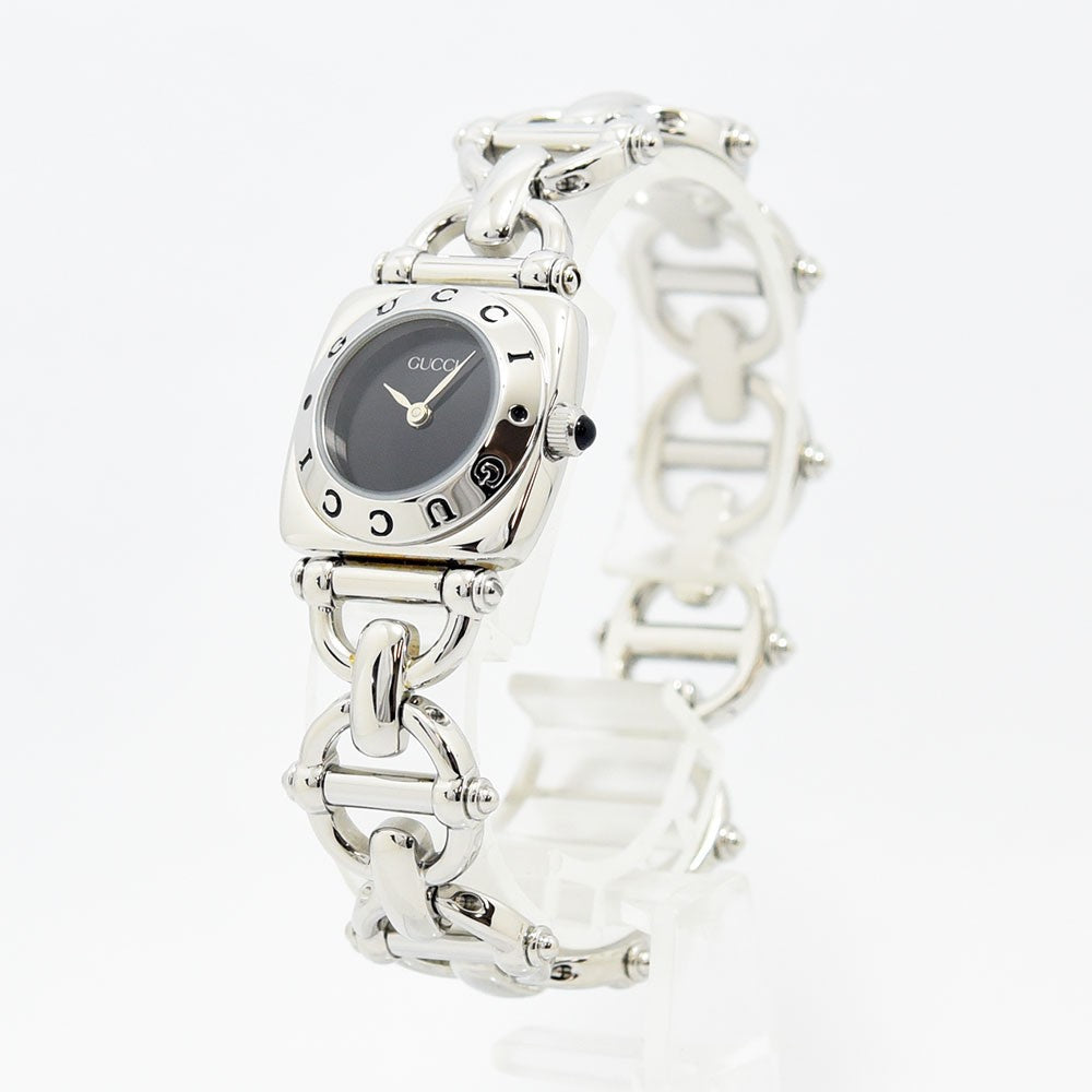VINTAGE WATCHES FASHIONのGUCCI 6400Lレディース腕時計。シルバーのステンレススチール製リンクブレスレットとブラック文字盤が特徴の気品あるデザイン。