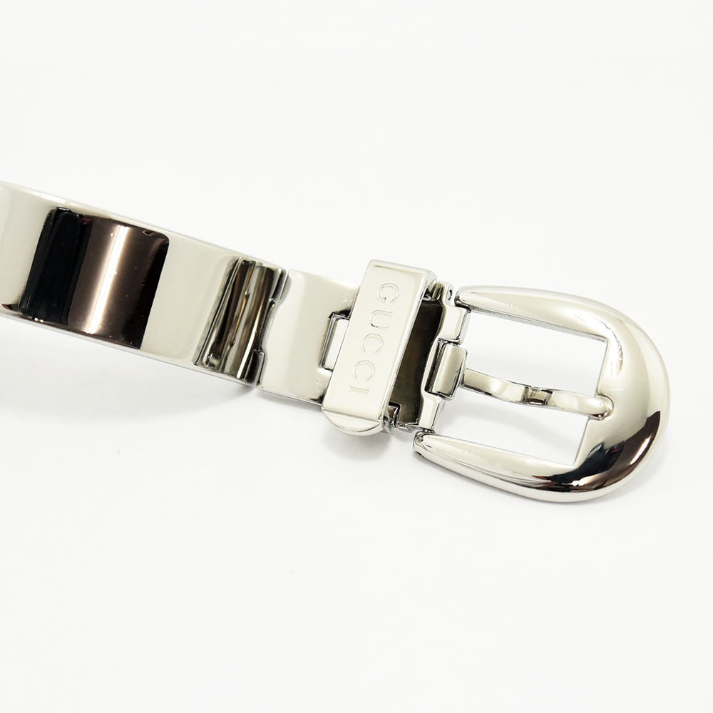 VINTAGE WATCHES FASHIONのGUCCI 6700Lレディース腕時計。光沢のあるステンレススチール製バングルとバックル部分のロゴ刻印。