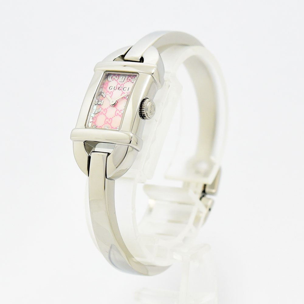 VINTAGE WATCHES FASHIONのGUCCI 6800Lレディースバングルウォッチ。シルバーのステンレススチール製で、淡いピンクのGGパターン文字盤が特徴。