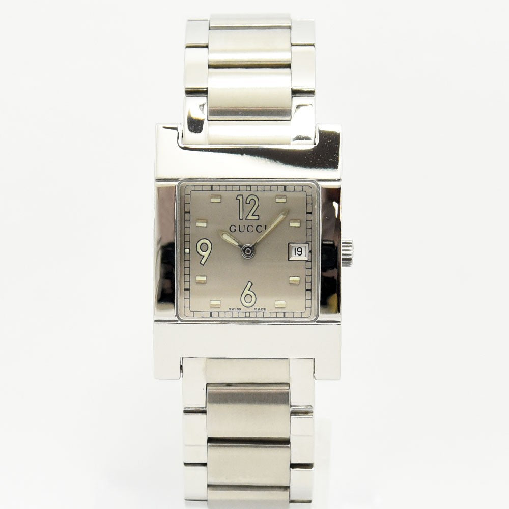VINTAGE WATCHES FASHIONのGUCCI 7700M腕時計。シルバーのステンレススチール製スクエアケースとブレスレットが特徴のモダンなデザイン。