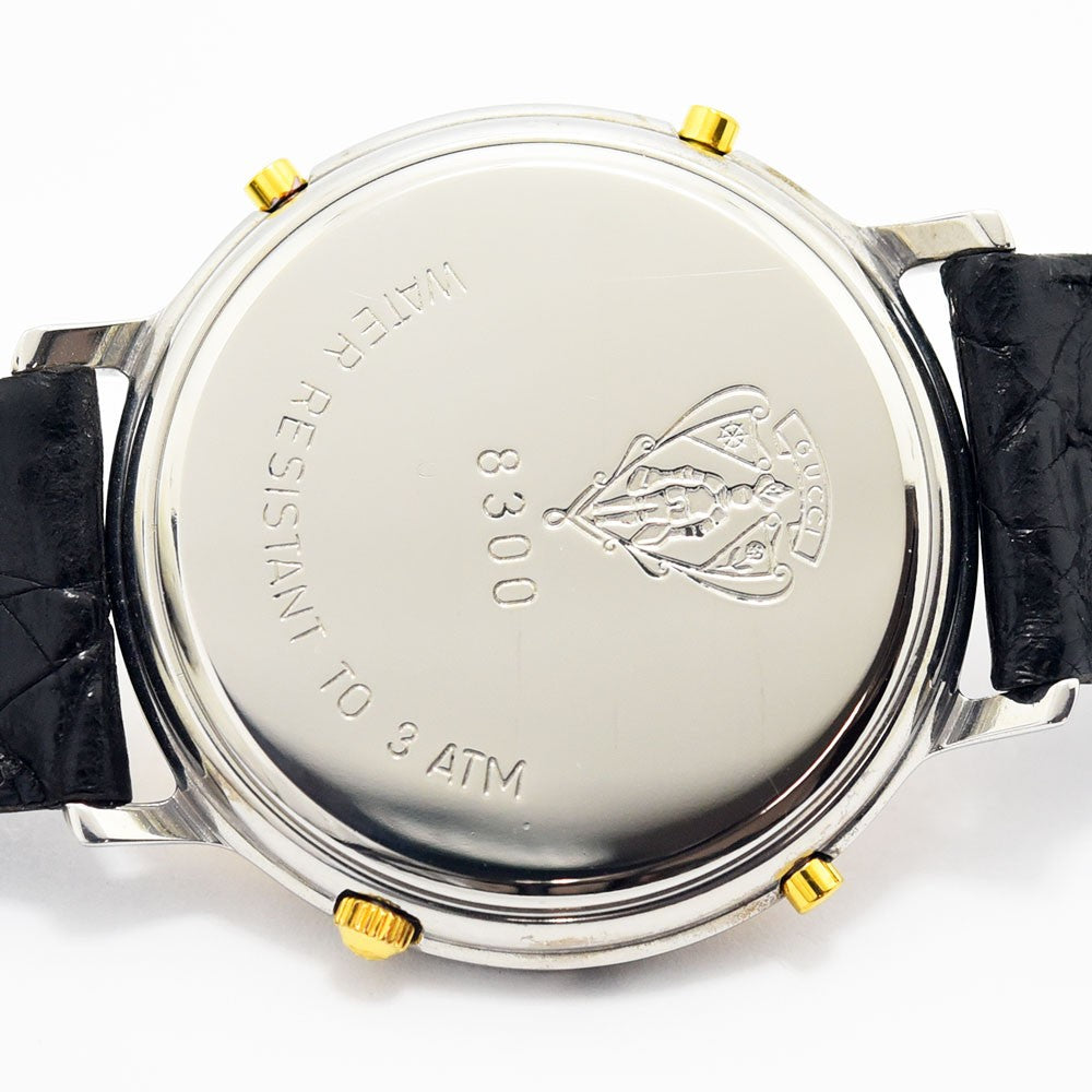VINTAGE WATCHES FASHIONのGucci 8300ヴィンテージウォッチ、裏蓋の刻印とブラックレザーベルト