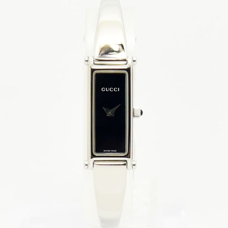 VINTAGE WATCHES FASHIONのGUCCI 1500Lレディースバングルウォッチ。ブラック文字盤とシルバーのステンレススチール製ブレスレットが特徴の洗練された腕時計。