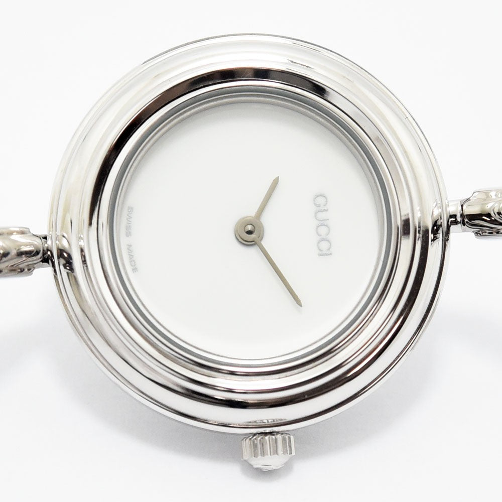 VINTAGE WATCHES FASHIONのGUCCIチェンジベゼル腕時計。ホワイト文字盤とシルバーのバングルがエレガントなスイス製レディースウォッチ。
