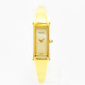 VINTAGE WATCHES FASHIONのGUCCI 1500Lレディースバングルウォッチ。ゴールドカラーの長方形ケースとミニマルな文字盤が特徴の高級感ある腕時計。