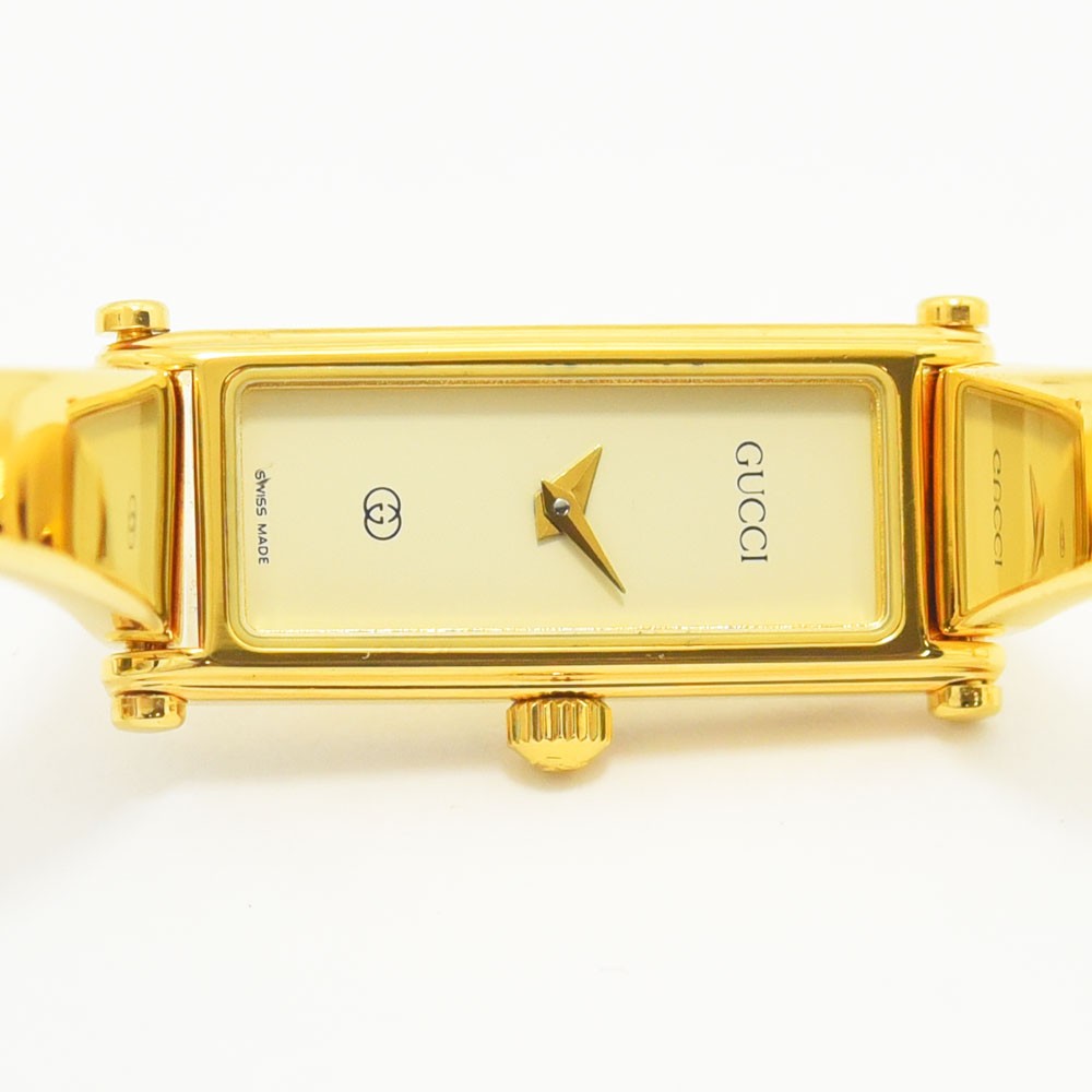 VINTAGE WATCHES FASHIONのゴールドカラーの長方形ケースがエレガントなGUCCIレディースバングルウォッチ