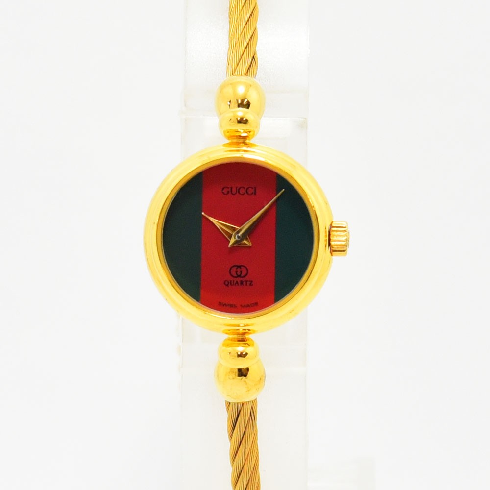 VINTAGE WATCHES FASHIONのグッチのヴィンテージレディースウォッチ。ゴールドトーンのワイヤーブレスレットとシェリーラインの文字盤が特徴的なスイス製クォーツ腕時計。