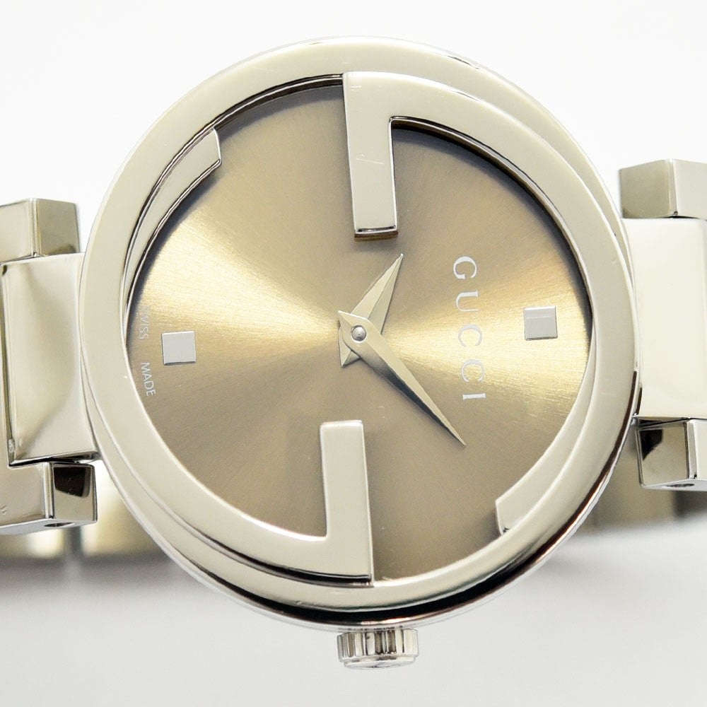 VINTAGE WATCHES FASHIONのGUCCIインターロッキングG腕時計。ステンレススチール製でシャンパンゴールドの文字盤が輝くレディースウォッチ。