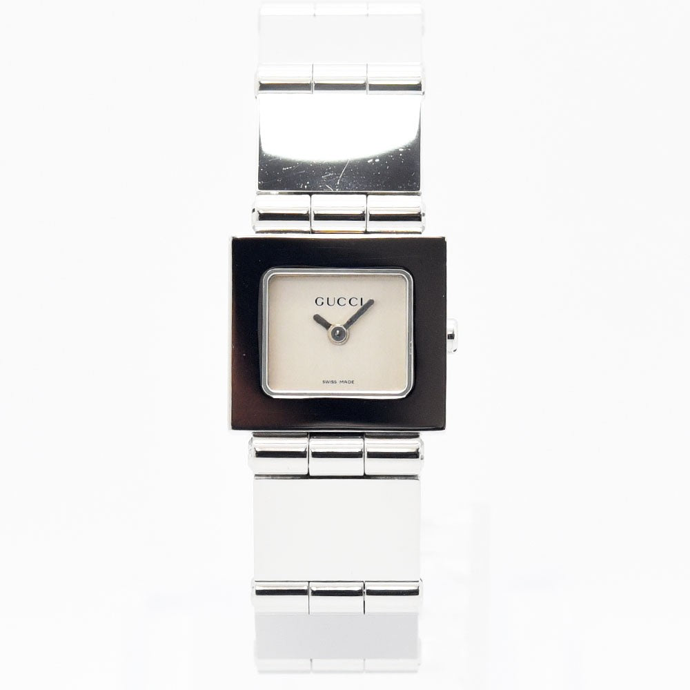 VINTAGE WATCHES FASHIONのGUCCI 600Lレディースウォッチ。シルバーのステンレススチール製スクエアケースが特徴の洗練された腕時計。