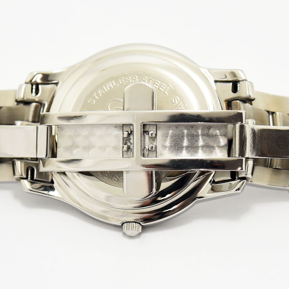 VINTAGE WATCHES FASHIONのGUCCI 5500Mメンズ腕時計、ステンレススチール製バックルとケース裏面の詳細