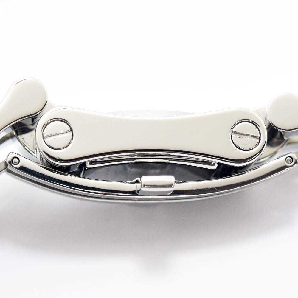 VINTAGE WATCHES FASHIONのGucciレディース腕時計2305L、シルバーのステンレススチール製バックル部分のクローズアップ
