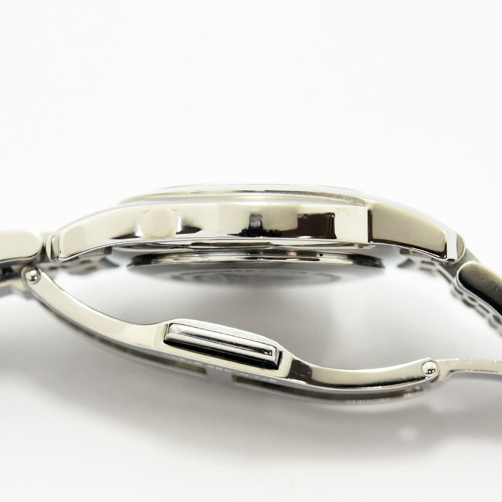 VINTAGE WATCHES FASHIONのGucci 5500Lレディース腕時計、シルバーのステンレススチール製ブレスレットと留め具の側面