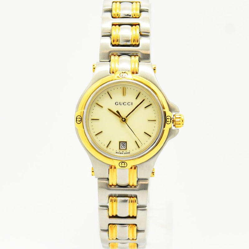 VINTAGE WATCHES FASHIONのGucciレディース腕時計。シルバーとゴールドのコンビカラーが美しいステンレス製9040Lモデル。