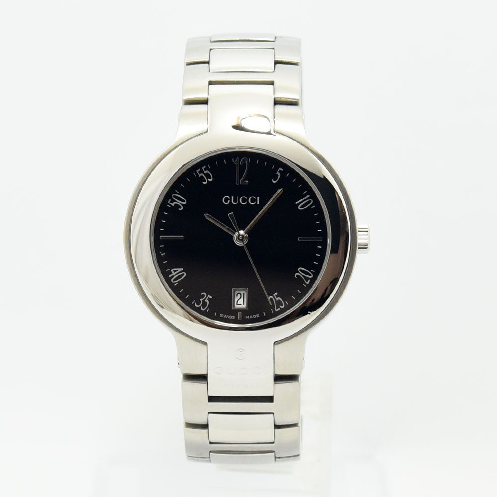 VINTAGE WATCHES FASHIONのGUCCI 8900Mメンズ腕時計。シルバーのステンレススチール製ケースとブレスレット、ブラックの文字盤が特徴。