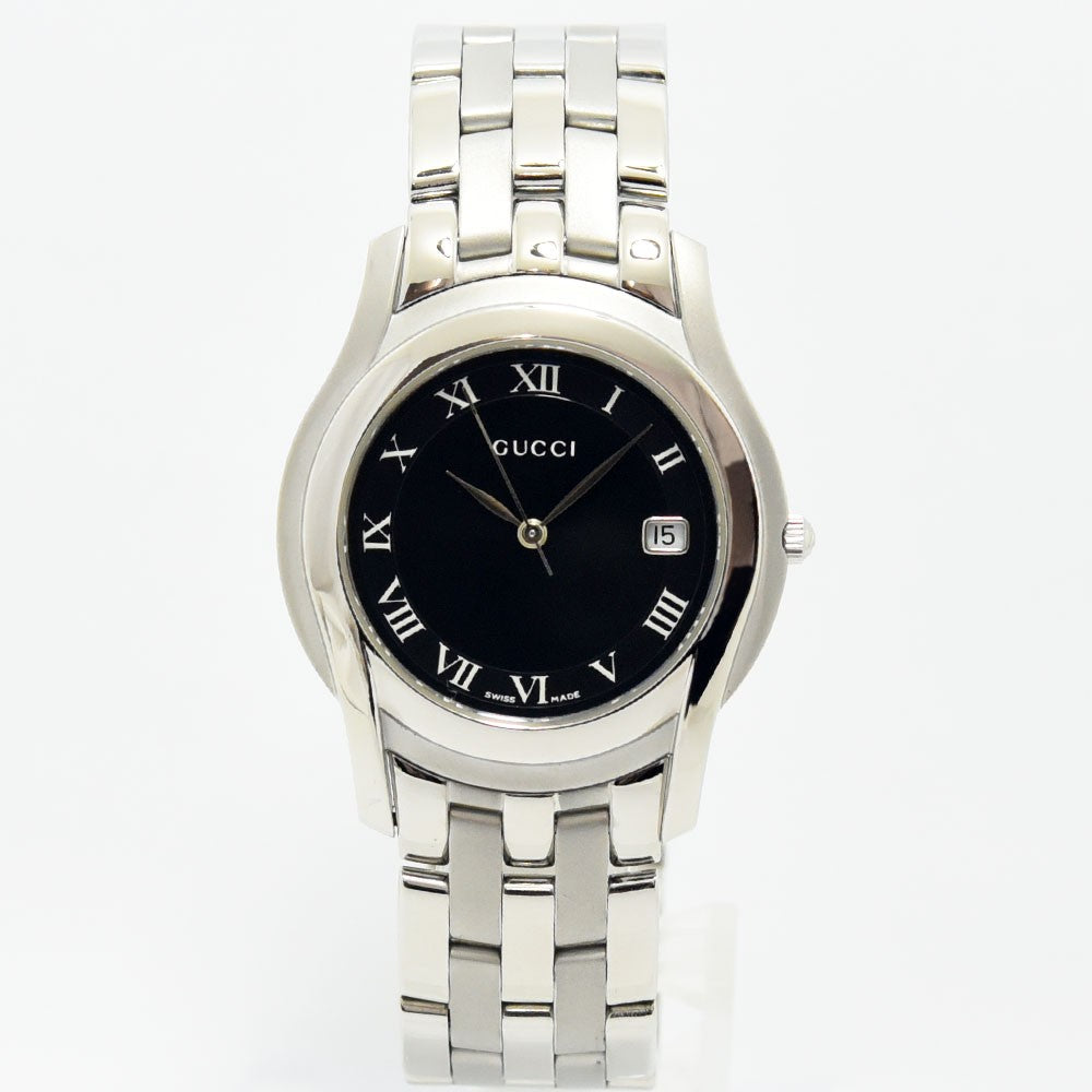VINTAGE WATCHES FASHIONのGUCCI 5500M腕時計。シルバーのステンレス製ブレスレットとブラックのローマ数字文字盤、日付表示付き。