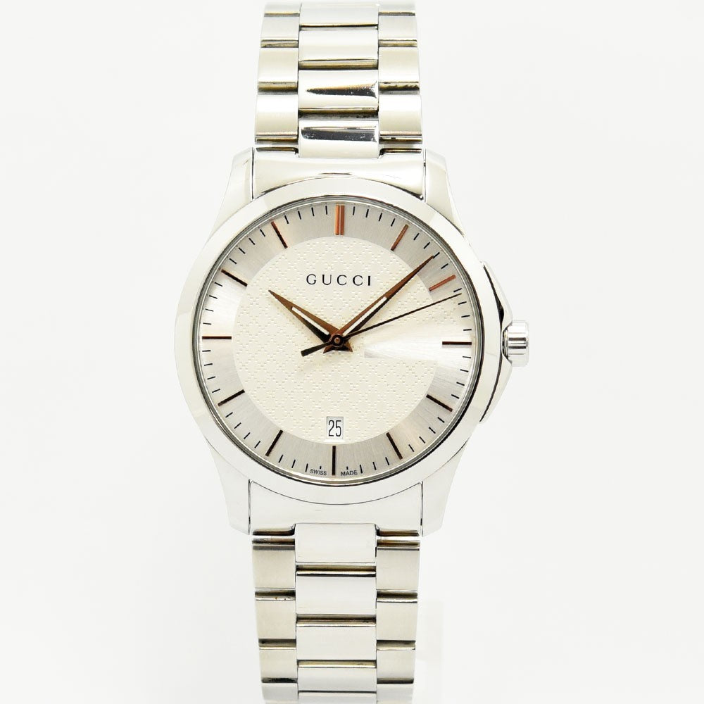 VINTAGE WATCHES FASHIONのGUCCIステンレススチール製アナログ腕時計。シルバーの文字盤にゴールドの針と日付表示を備えた洗練されたデザイン。