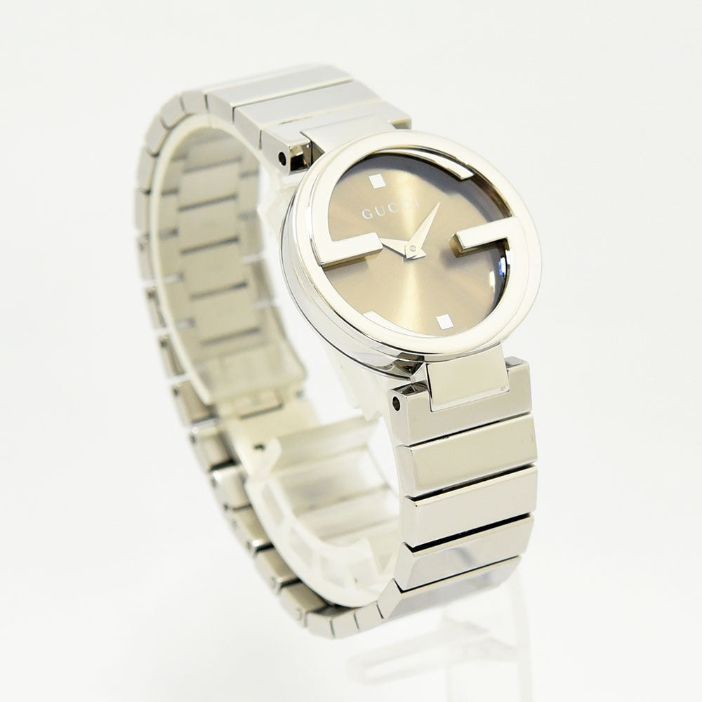 VINTAGE WATCHES FASHIONのGUCCIインターロッキングG腕時計。シルバーのステンレススチール製で、アイコニックなGロゴベゼルが特徴のレディースアナログウォッチ。