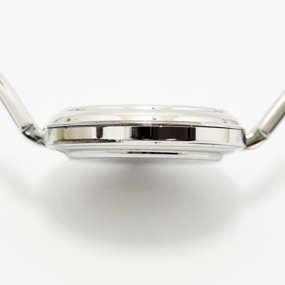 VINTAGE WATCHES FASHIONのGUCCIチェンジベゼル腕時計、シルバーカラーのバングルケース側面