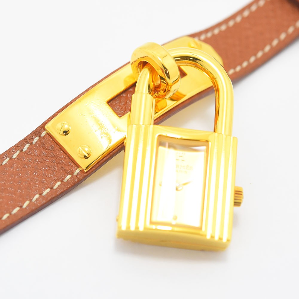 VINTAGE WATCHES FASHIONのエルメス ケリーウォッチ。ゴールドのカデナ型ケースとホワイトステッチ入りブラウンレザーベルトが特徴のレディース腕時計。