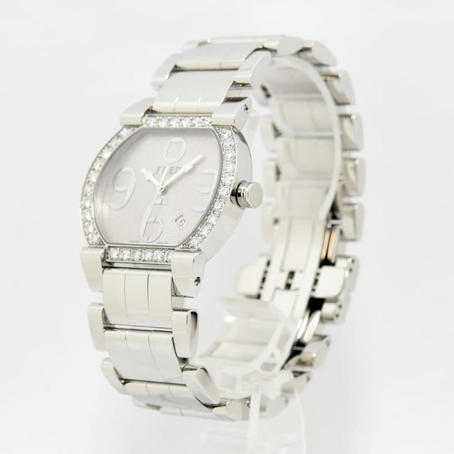 VINTAGE WATCHES FASHIONのレディースダイヤモンドベゼルウォッチ。シルバーカラーのステンレススチール製ケースとブレスレット、ダイヤモンドがあしらわれたベゼル、アラビア数字インデックス、日付表示機能付き。