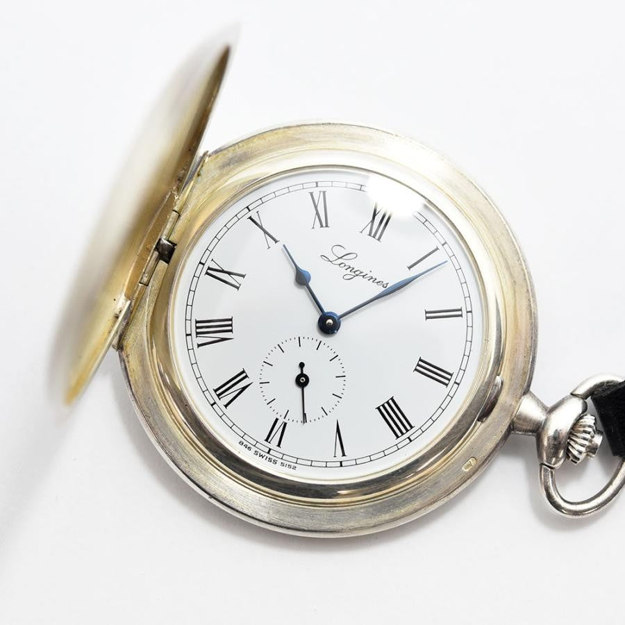 VINTAGE WATCHES FASHIONのロンジン製アウグスト・アガシ記念懐中時計。シルバーケース、ローマ数字の文字盤、ブルーの針。裏蓋に肖像と年号のエッチング。