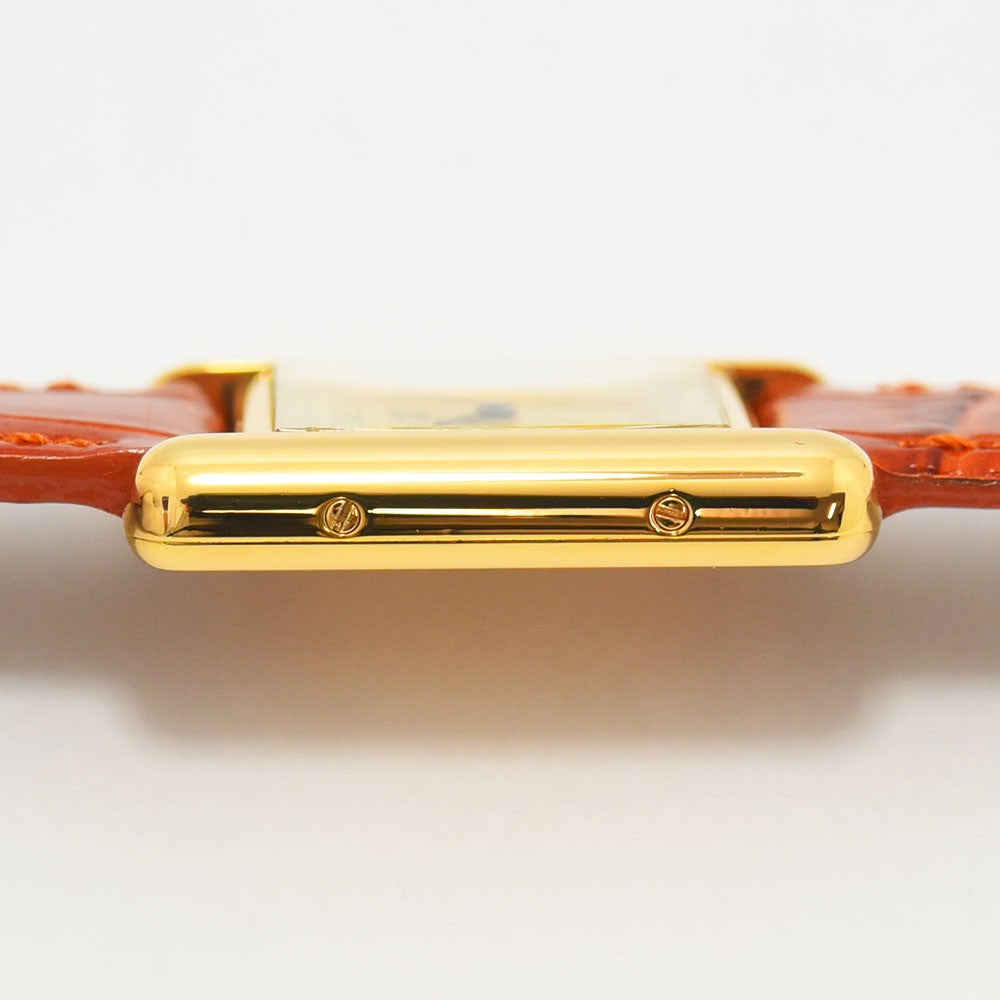 VINTAGE WATCHES FASHIONのMust de Cartier Tankウォッチ、オレンジのアリゲーターレザーストラップ付き。ゴールドトーンのケースとクリーム色の文字盤。