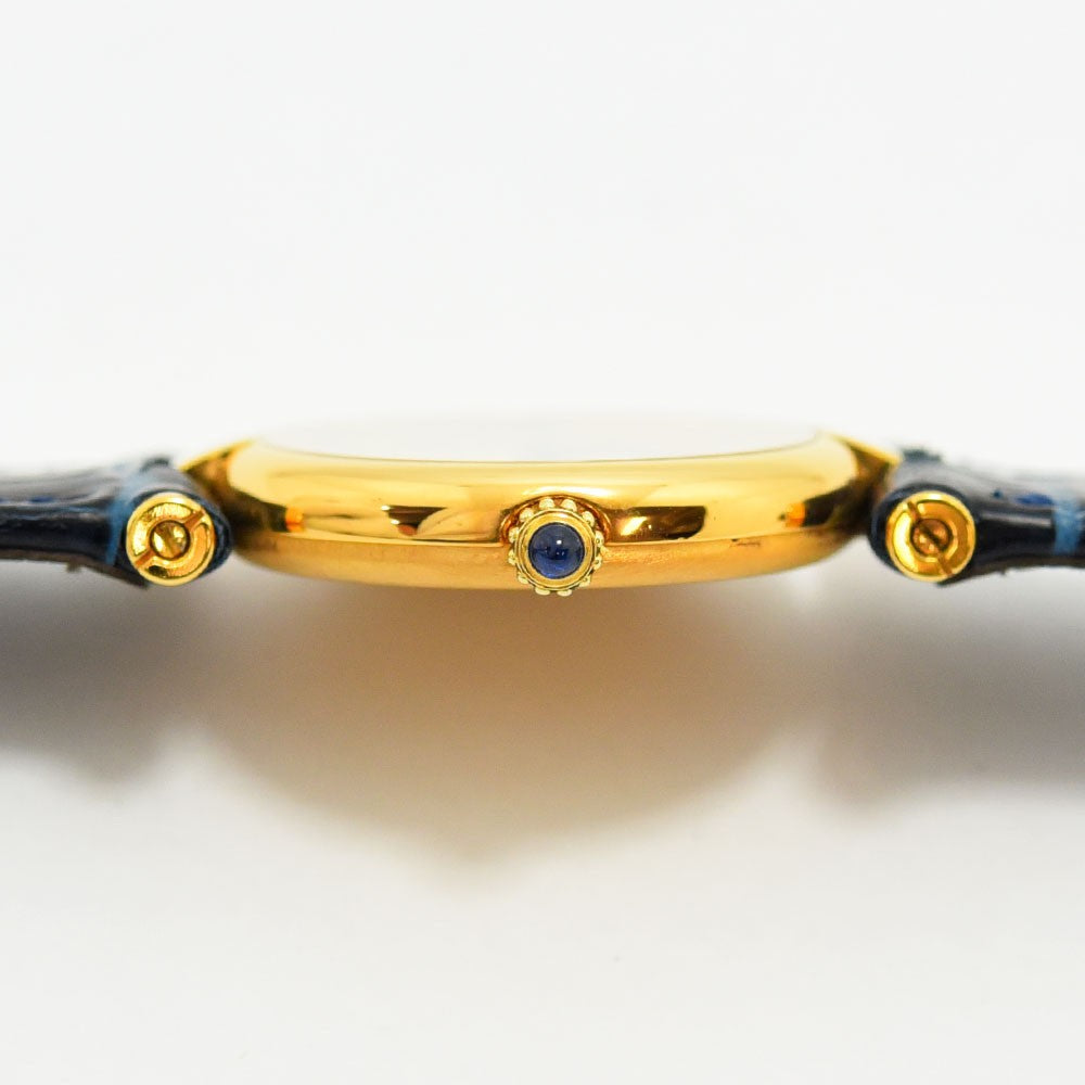 VINTAGE WATCHES FASHION Must de Cartier レディースウォッチ。イエローゴールドカラーケース、クリーム色の文字盤、ブルーのクロコダイル調レザーベルト。