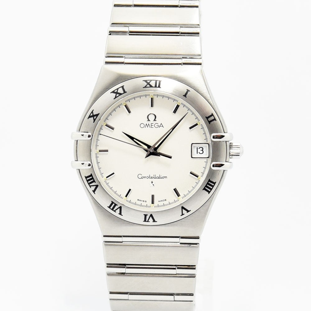 VINTAGE WATCHES FASHIONのOMEGAコンステレーション。シルバーのステンレススティール製ケースとブレスレット、ローマ数字ベゼルが特徴の洗練された腕時計。