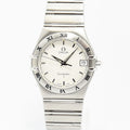 VINTAGE WATCHES FASHIONのOMEGAコンステレーション。シルバーのステンレススティール製ケースとブレスレット、ローマ数字ベゼルが特徴の洗練された腕時計。